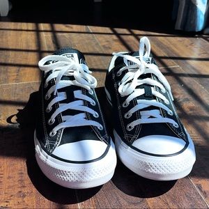 Low top black converse